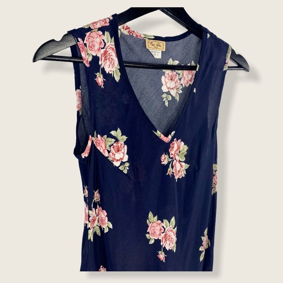 The Attic Floral Shift Dress - Picture 2 of 12